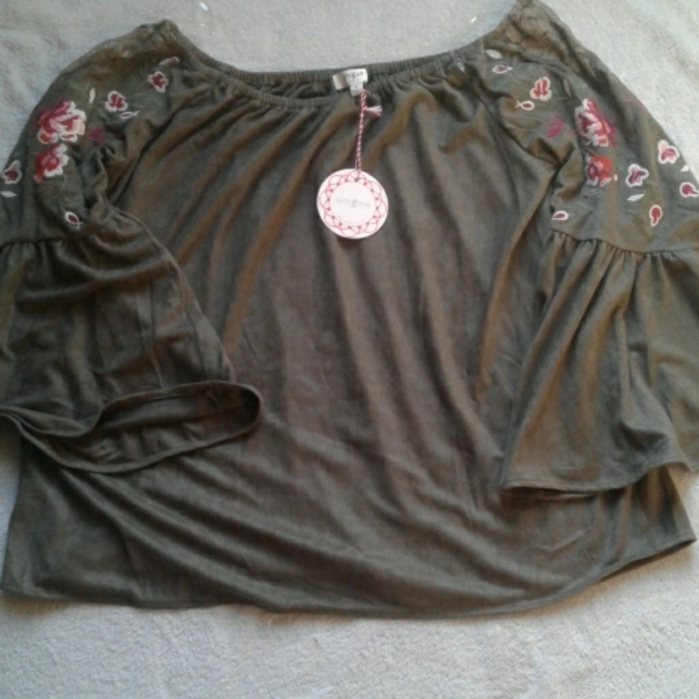 New Umgee floral sleeve top
